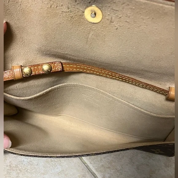 Louis Vuitton Twin Pochette GM Monogram Crossbody Bag - Picture 9 of 13